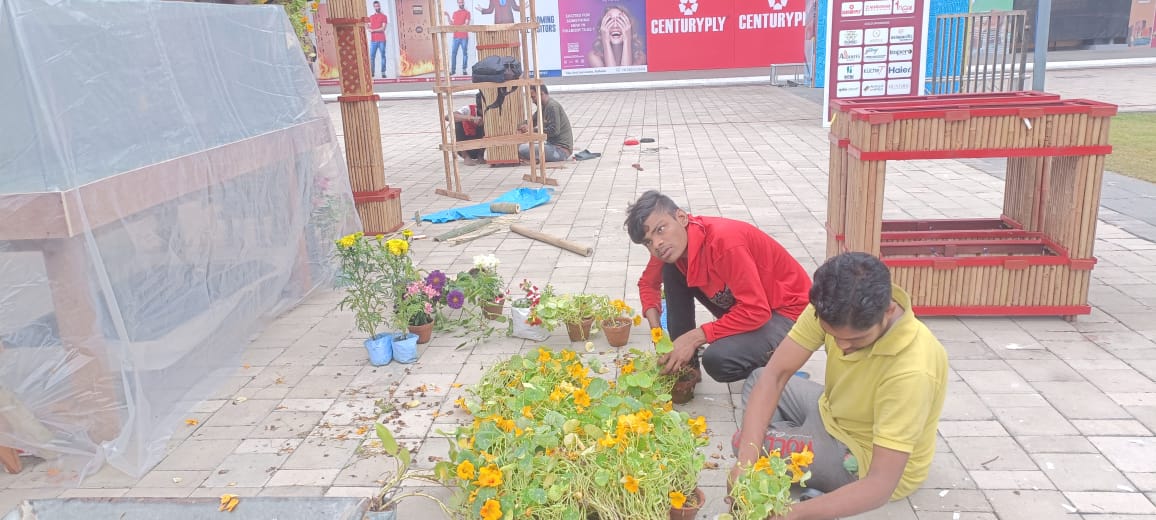 Two young workers preparing flowers for the pavilion