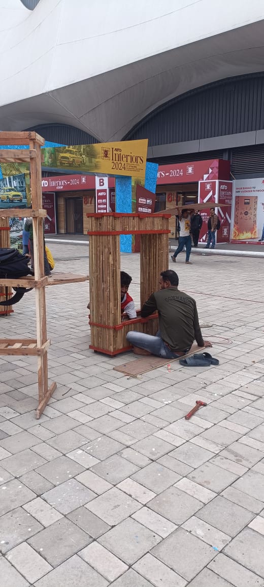 Karigar with child assembling a bamboo column
